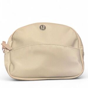 Cream #Lululemon City essentials pouch mini 2L